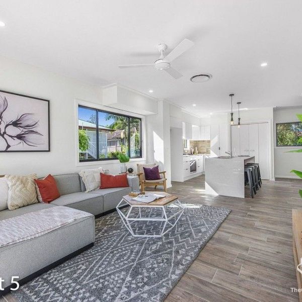 Nearly Brand New Stunning Townhouses within Indooroopilly Schools Catchment! - Photo 1