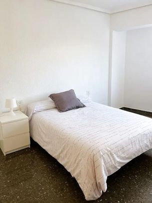 Carrer del Bisbe Jaume Pérez, Valencia, Valencian Community 46006 - Photo 1