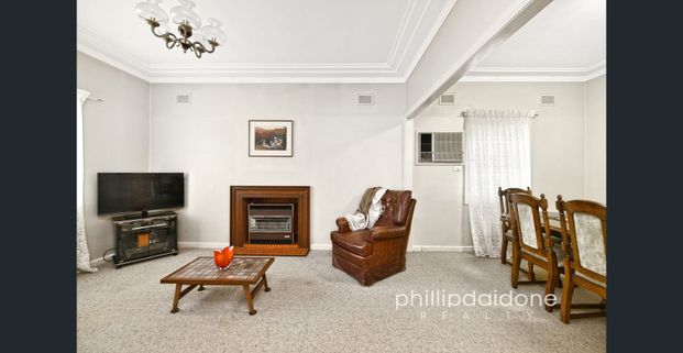 NEAT 3-BEDROOM HOUSE - Photo 1