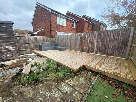 Wheatear Drive, Petersfield, Hampshire, GU31 - Photo 2