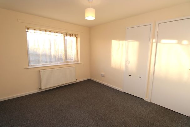 To Let 2 Bed Flat - Photo 1