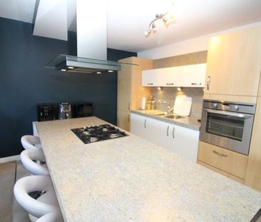 Mulberry Square, Renfrew - Photo 1