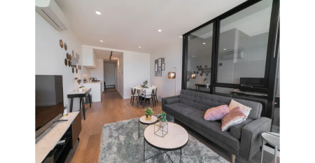 Fully Furnished Luxury 1-Bedroom Apartment with Car Park - Photo 3