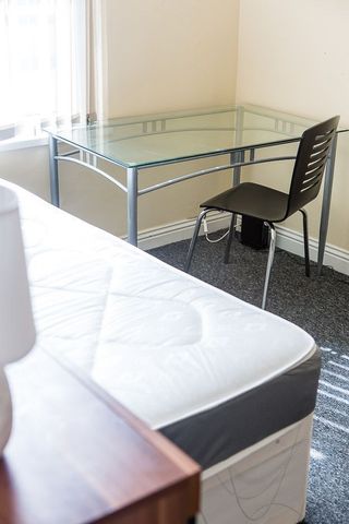 Elizabeth Street, Hyde Park, Leeds - Photo 5