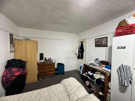 Leamington Crescent, Harrow, HA2 - Photo 2