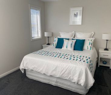 Spacious 5BR Hobsonville Haven - Photo 3