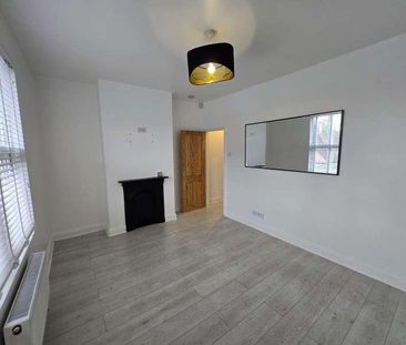 Leonard Road, Edmonton, N9 - Photo 2