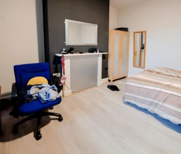 5 Bed 3 Bath - Photo 5