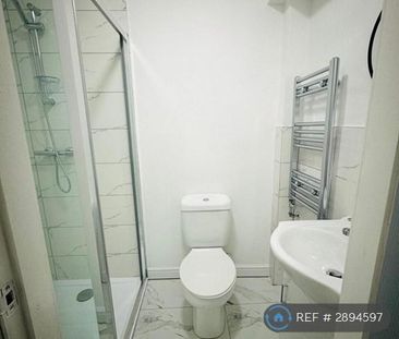 1 bedroom in a house share to rent - Photo 6