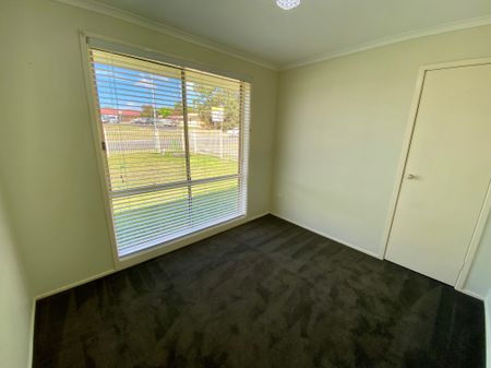 Charming Family Home in Nowra - Photo 4