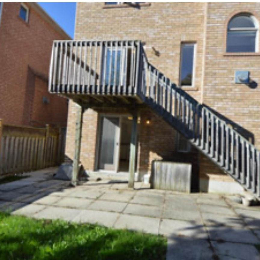 For Lease - 7 Caramel Crescent Unit# Main, Richmond Hill, Ontario - Photo 1