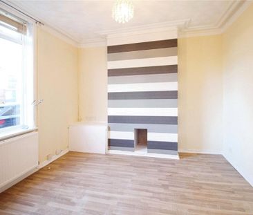 2 bedroom end of terrace house to rent - Photo 4