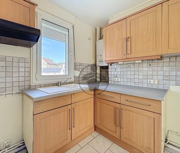 Location Appartement 4 pièces 66 m2 à Saint-Quentin - Photo 4