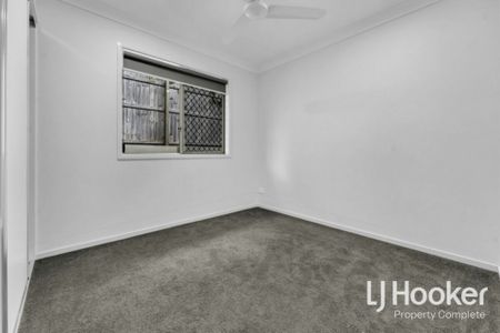 Great Location - Two Living Zones - Modern Living! - Photo 2