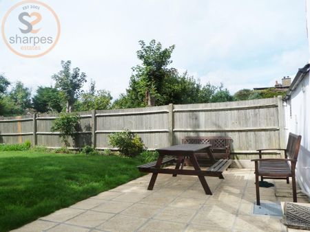 1 bedroom in a house share to rent - Photo 2