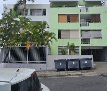 Location Appartement 1 pièce 19m² ST DENIS 97400 - Photo 5