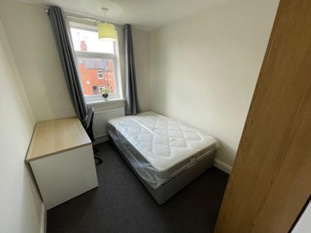 4 bedroom terraced house to rent - Photo 2