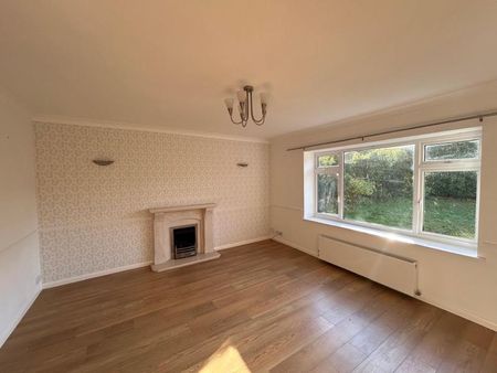 Kingswood Close, Guildford, GU1 - Photo 2