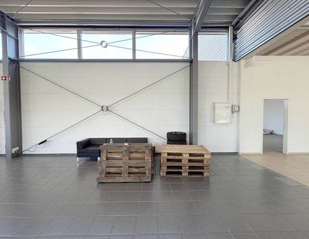 Trier-Euren: Moderne, barrierefreie Halle mit 310 m² – vielseitig nutzbar, große Fensterfront, Glasbüro & neuer moderner Gasheizung - Foto 1