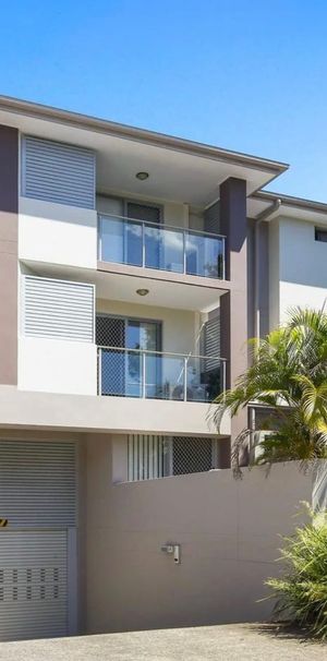 One Bedroom Unit with Private Courtyard - Photo 1