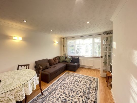 Marlins Turn, Hemel Hempstead - Photo 1