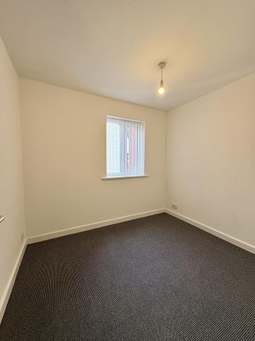 3 bedroom flat to rent - Photo 2