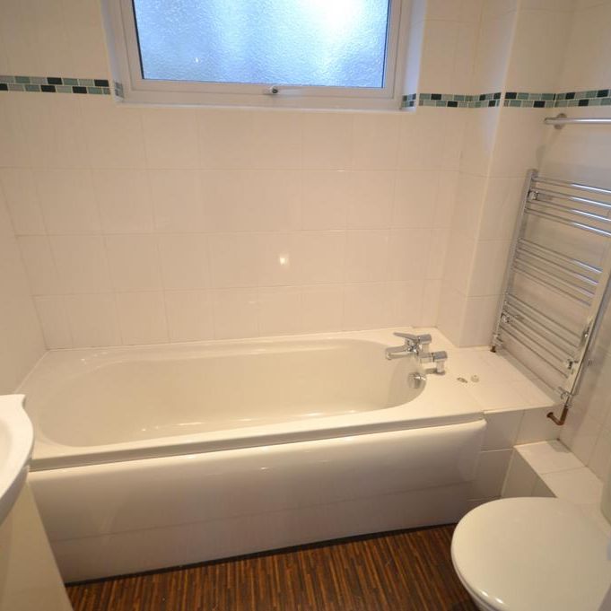 2 bedroom end of terrace house to rent - Photo 1