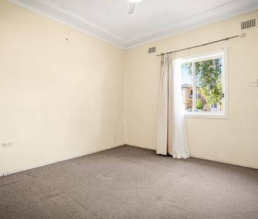 NEAT & TIDY THREE BEDROOM HOME! - Photo 5