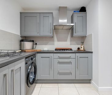 3 bedroom semi-detached house to rent - Photo 6