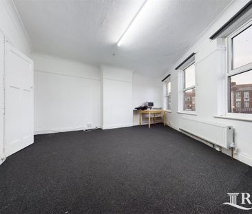3 bedroom flat to rent - Photo 4