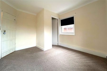 Newnham Road, Hook, Hampshire, RG27 - Photo 2