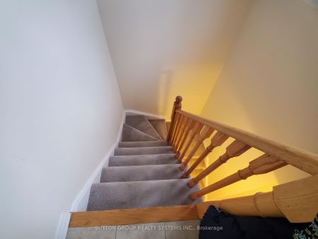 Condo Townhouse For Lease | W8110250 - Photo 2