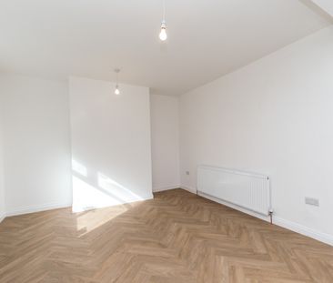 RING ROAD FARNLEY LS12 5LU - Photo 4