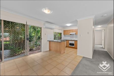 Spacious Townhouse in Private Leafy green enclave in the ideal location on the Southside - Photo 4