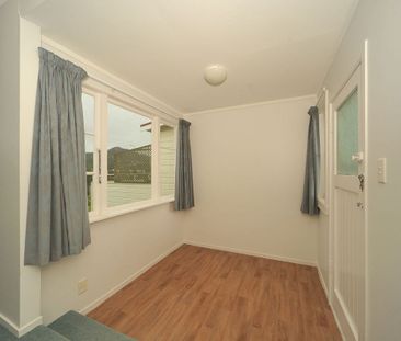 Sunny Wadestown Home - Photo 3