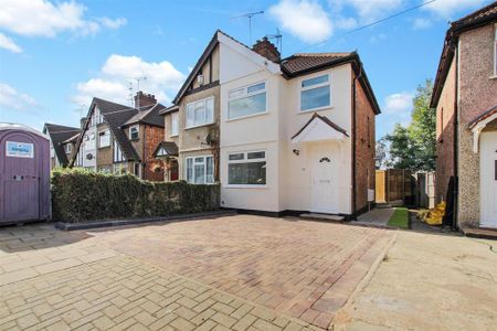 3 bedroom semi-detached house to rent - Photo 3
