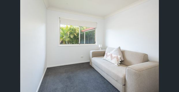 4BRM HOME , DUCTED AIR COND. & POOL - Photo 1