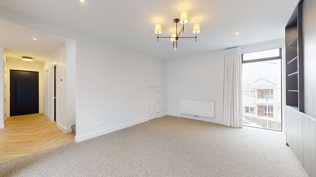 A/9 Edge Hill, Mount Victoria - Photo 1