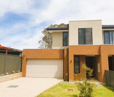 Brand New 4-Bedroom Townhouse in Wantirna South - Photo 2