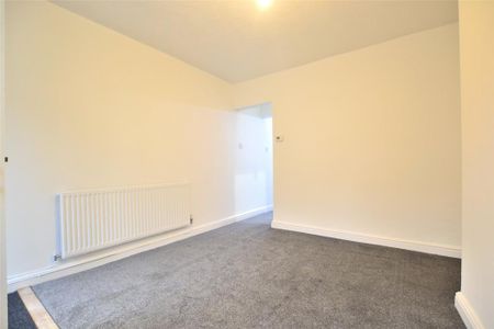 2 bedroom end of terrace house to rent - Photo 4