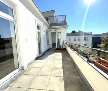 Rathausnähe - 4-Zimmer Stilaltbau-Wohnung mit Terrasse zu mieten ! - Photo 1