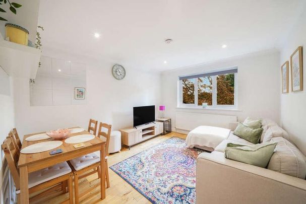 Sunbury Court Mews, Surrey, TW16 - Photo 1