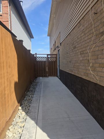 For Lease - 2113 Theoden Court, Pickering, Ontario - Photo 5