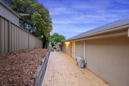 Sprawling East Albury Family Home - Photo 3