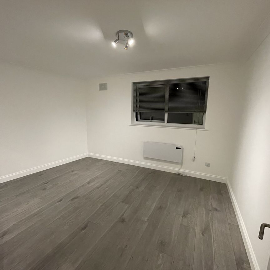 Newly Refurbished To A High Standard – Spacious One Bed Apartment to let in Upminster! - Photo 1