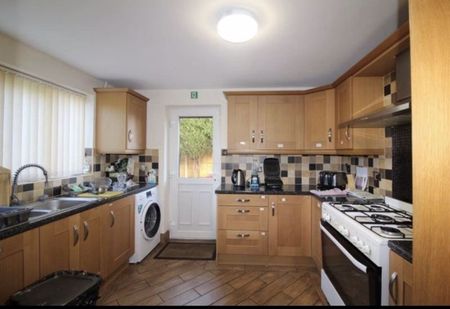 Cadman Drive Priorslee, Telford - Photo 3