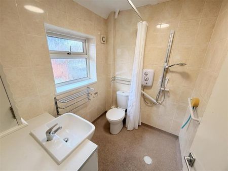 3 bedroom semi-detached house to rent - Photo 2