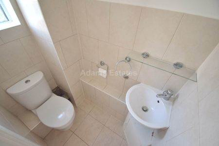 Price £1,550 pcm - Available Now - Unfurnished - Photo 2