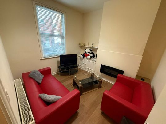 Elmsley Street, Preston - Photo 1