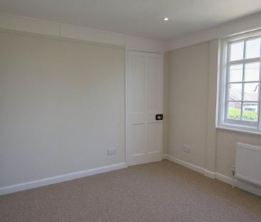 2 bedroom semi-detached house to rent - Photo 4